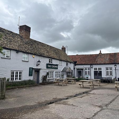 Gayton  The Crown Inn المظهر الخارجي الصورة