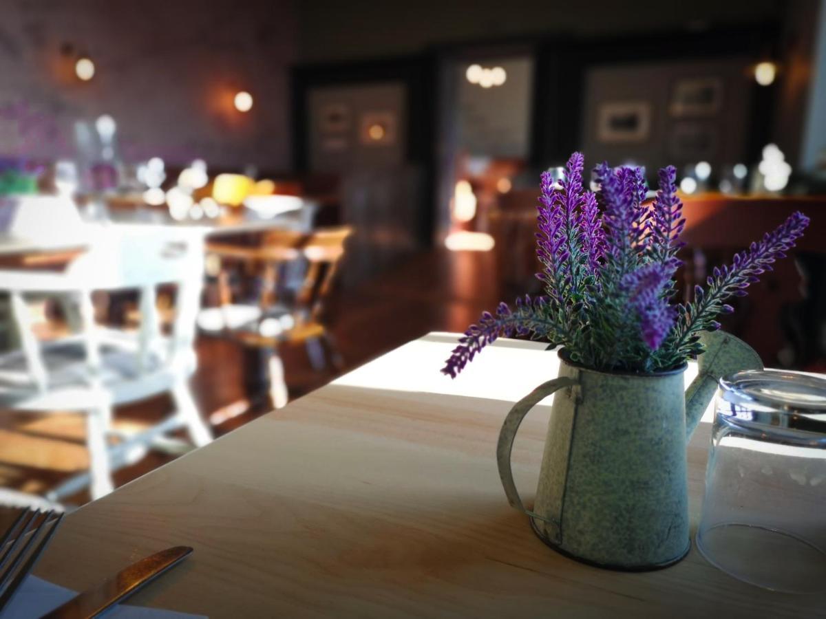 Gayton  The Crown Inn المظهر الخارجي الصورة