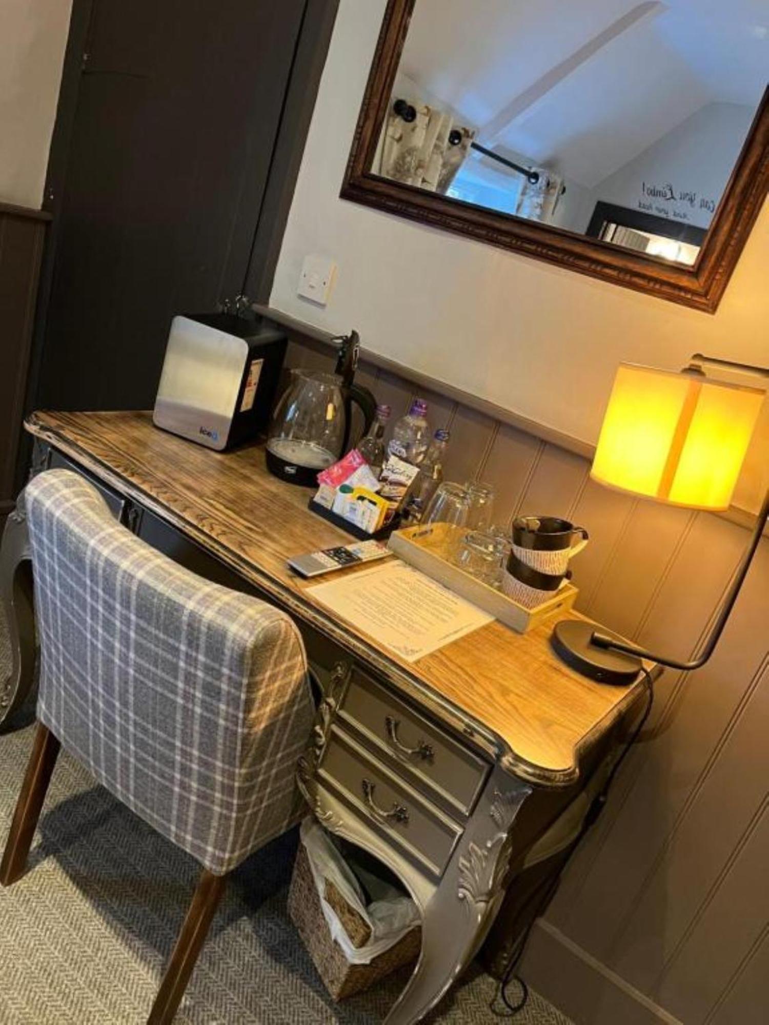 Gayton  The Crown Inn المظهر الخارجي الصورة