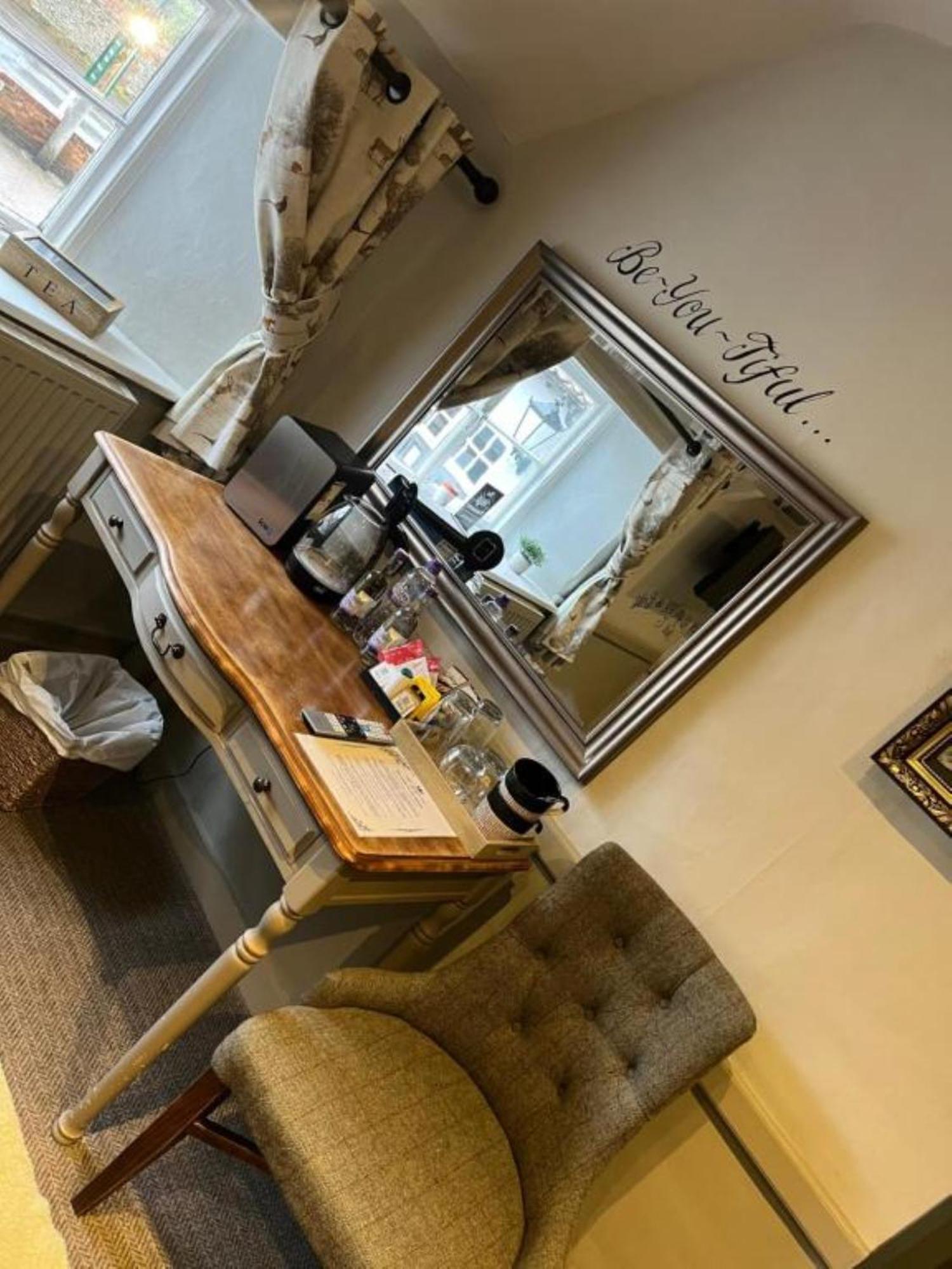 Gayton  The Crown Inn المظهر الخارجي الصورة