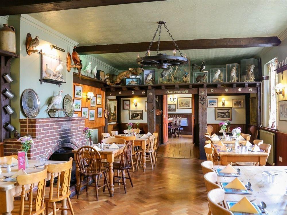 Gayton  The Crown Inn المظهر الخارجي الصورة