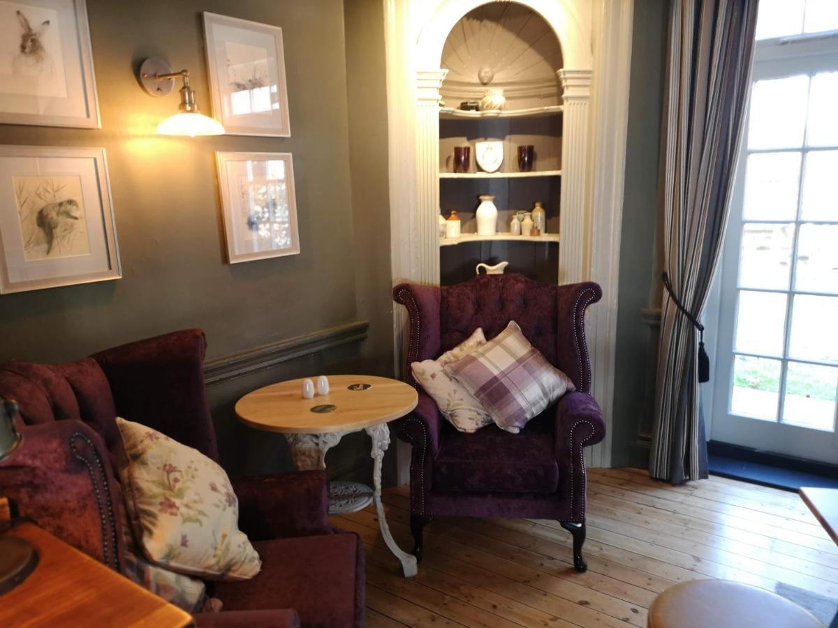 Gayton  The Crown Inn المظهر الخارجي الصورة