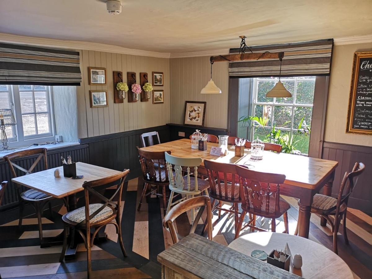 Gayton  The Crown Inn المظهر الخارجي الصورة