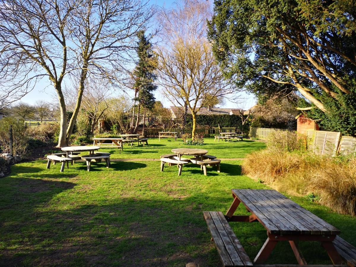 Gayton  The Crown Inn المظهر الخارجي الصورة